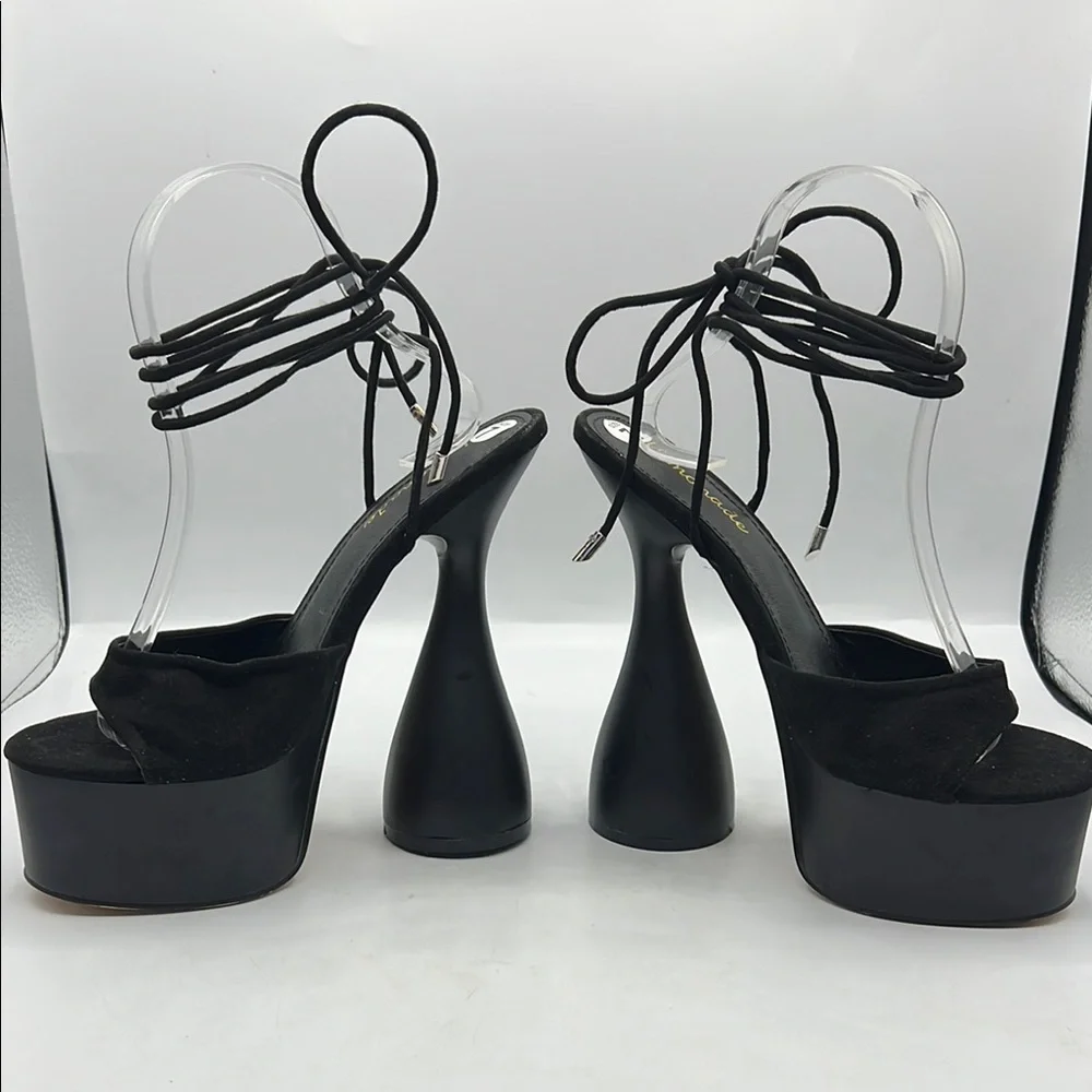 Lemonade Chic Black‎ Platform Sz 7 Sandals with Sculptural Heel NEW